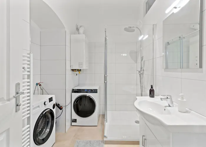 Balcony Apartment, 4 Min To U3 Zipperer Strasse