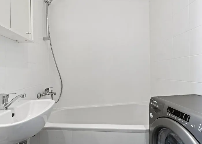 Balcony Apartment, 4 Min To U3 Zipperer Strasse * Viena